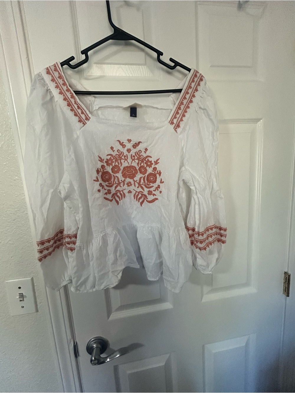 Universal Thread White Peasant Blouse with Rust Floral Embroidery